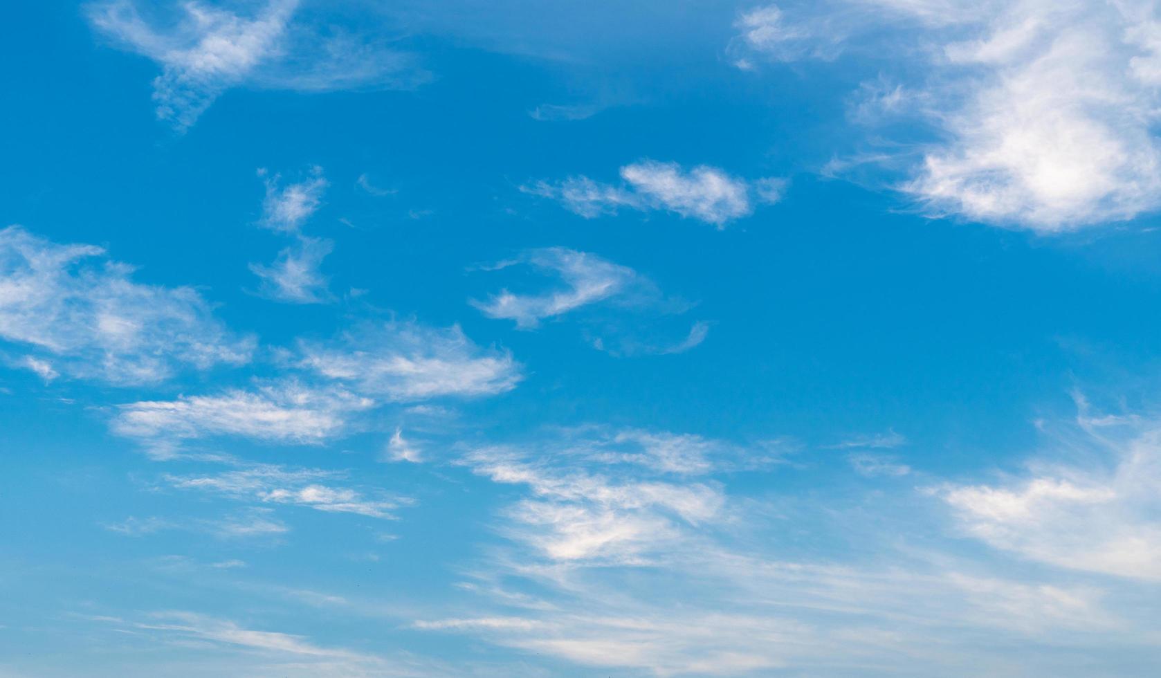 wolken in de lucht foto