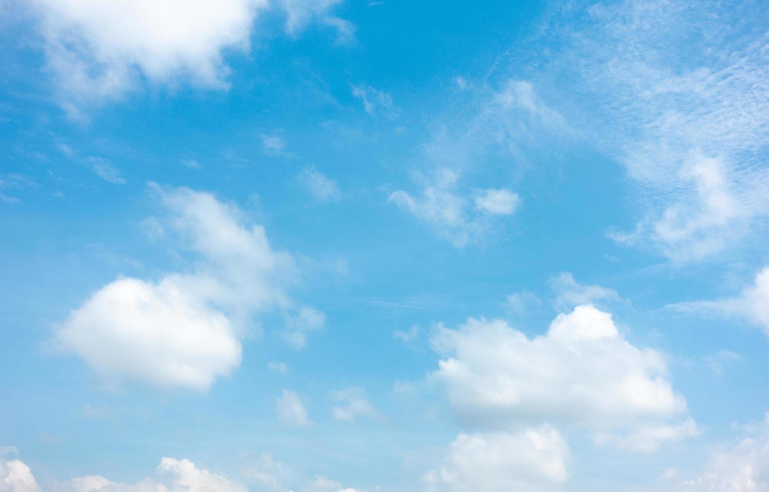 wolken in de lucht foto