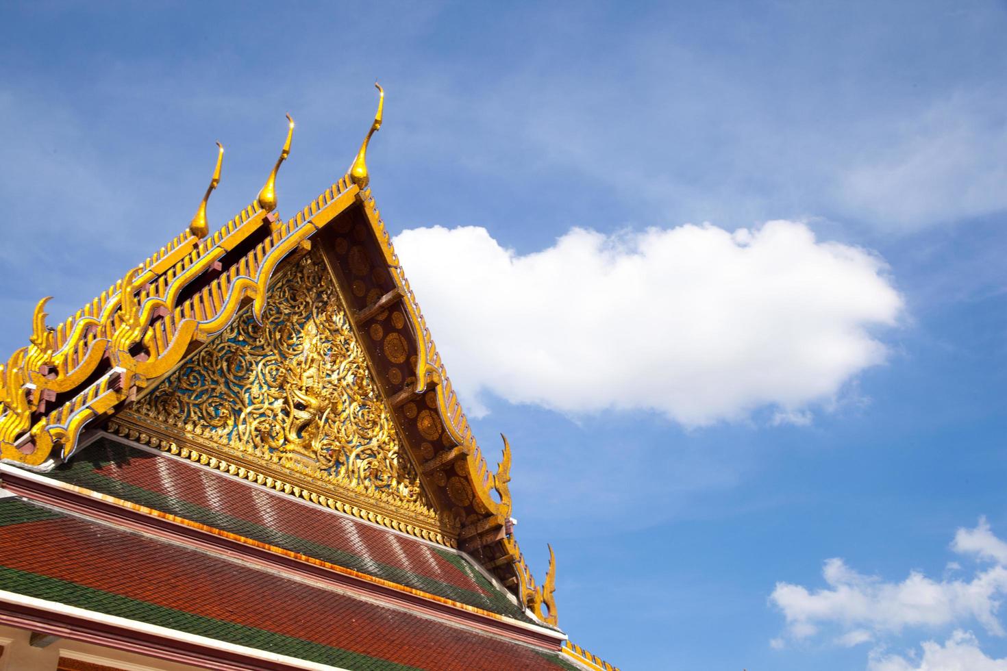 dak van een Thaise tempel foto