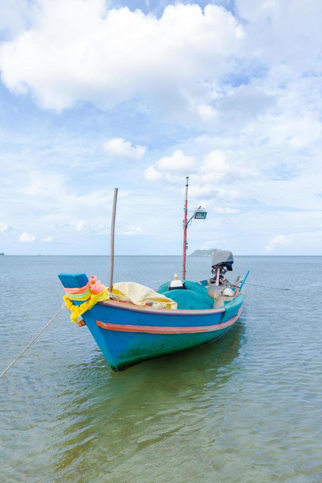 kleine vissersboten in Thailand foto