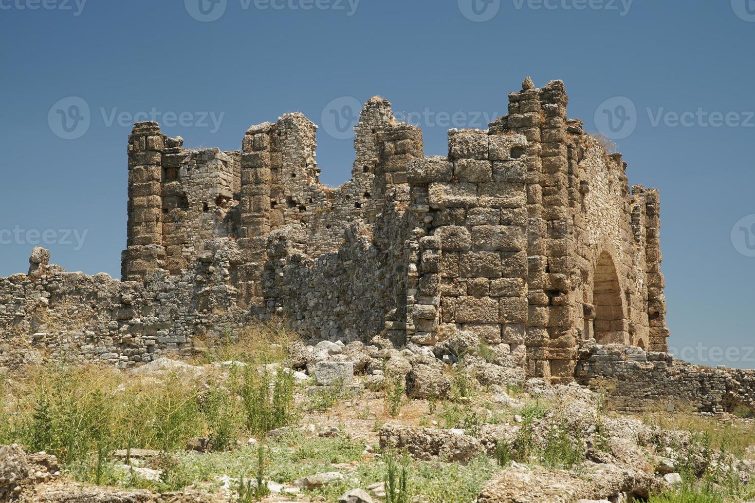 basiliek van aspendos oude stad in antalya, turkiye foto