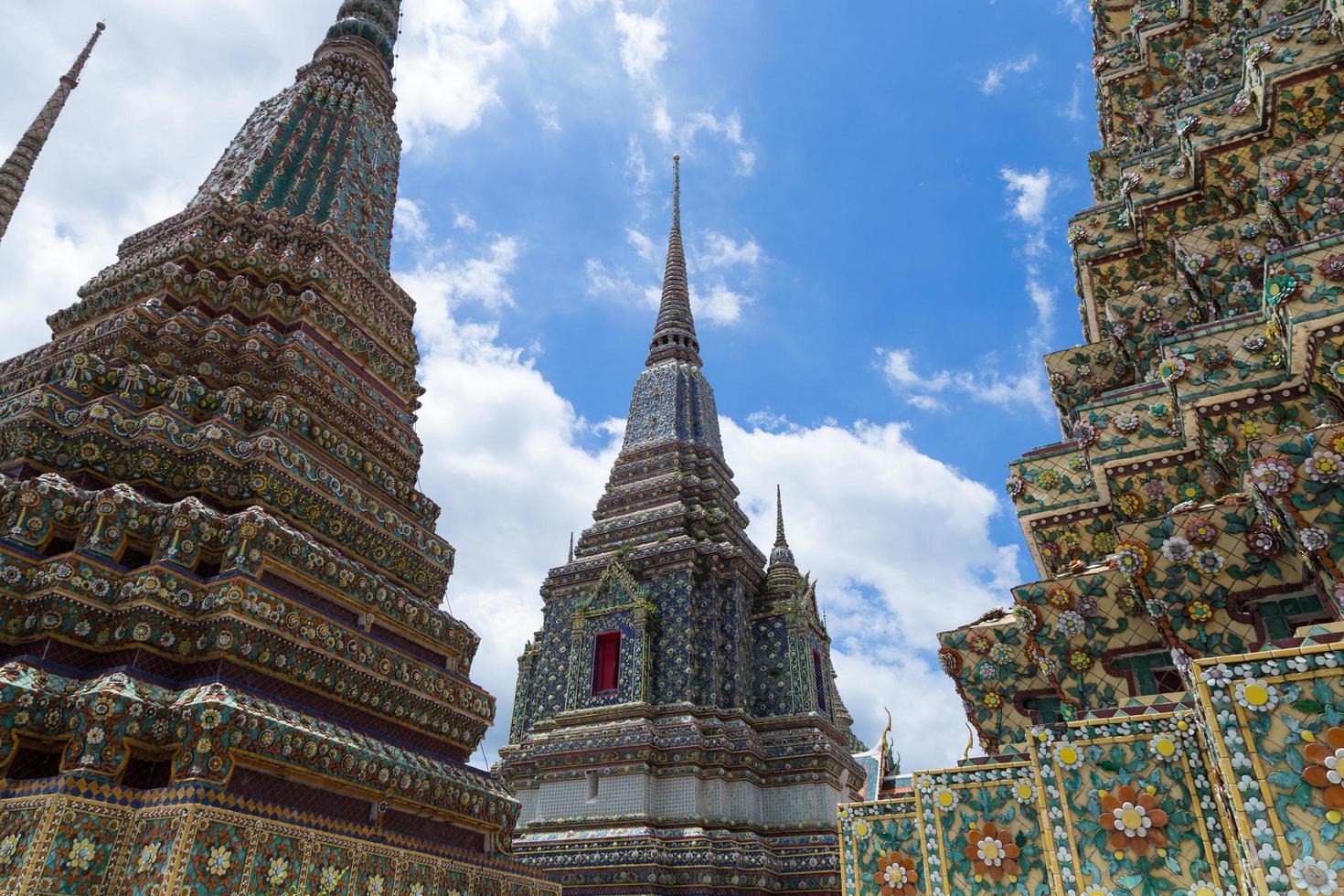 grote pagode van wat pho in bangkok foto