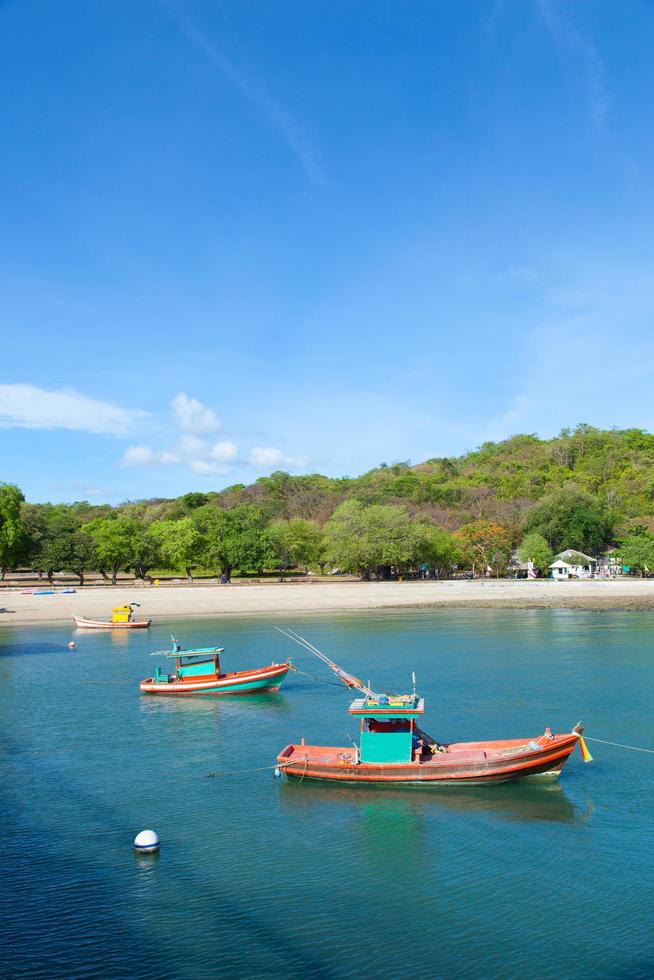 kleine vissersboten in Thailand foto