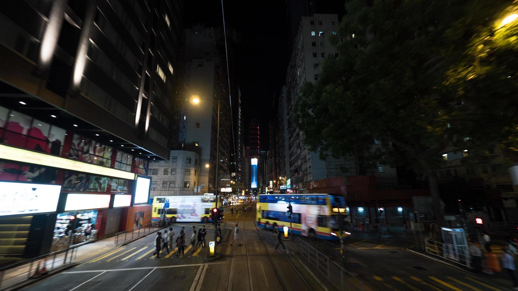 hong kong, 2020 - lange blootstelling van straatverkeer foto