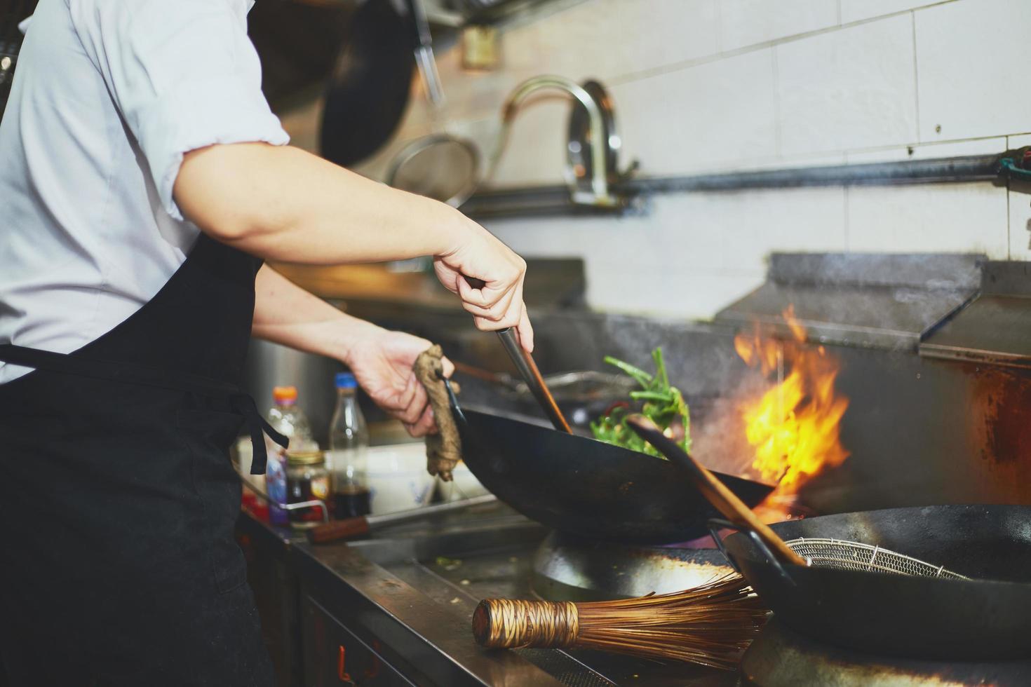 chef-kok koken groenten foto