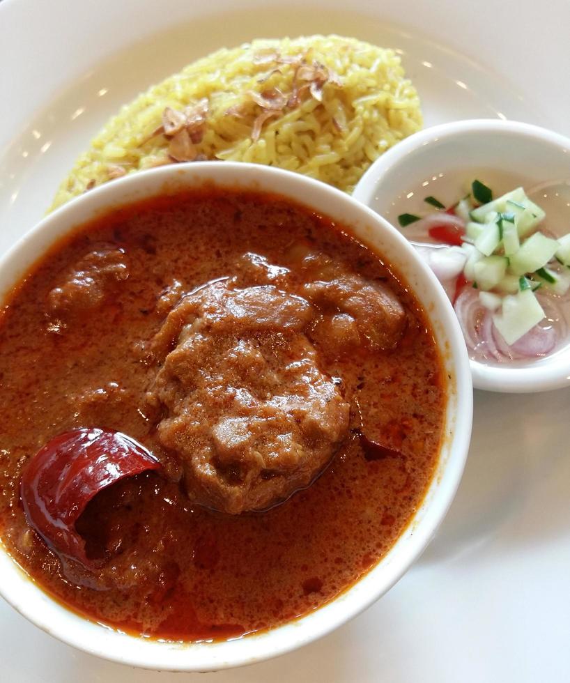 curry en rijst bord foto