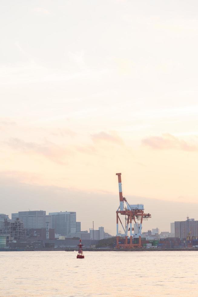 haven bij odaiba bij zonsondergang foto