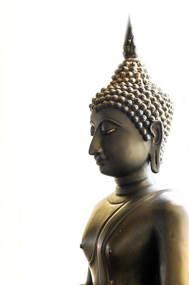 Boeddhabeeld geïsoleerd op een witte achtergrond foto