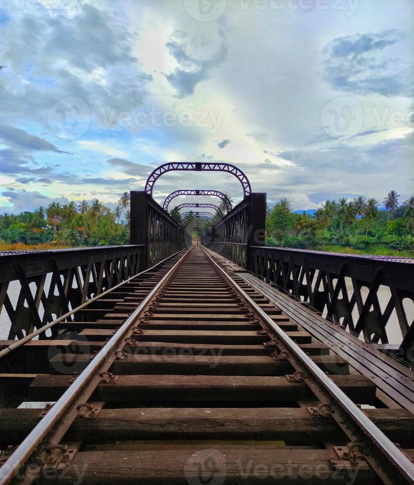 spoorweg brug in katugastota, sri lanka foto