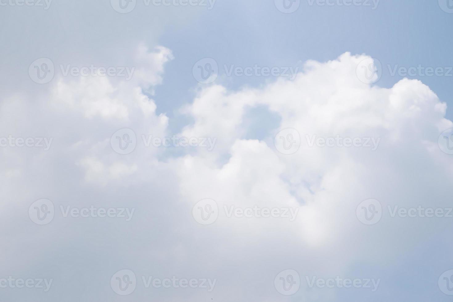 mooi wolk Aan blauw lucht net zo een achtergrond foto