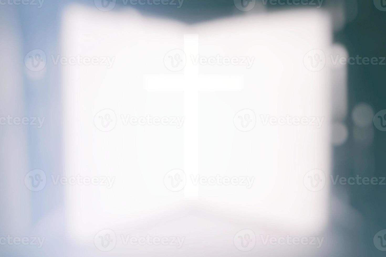 abstract van Christus kruis verlichting van de centrum van heilig Bijbel boek, geschikt voor christen religie concept. foto