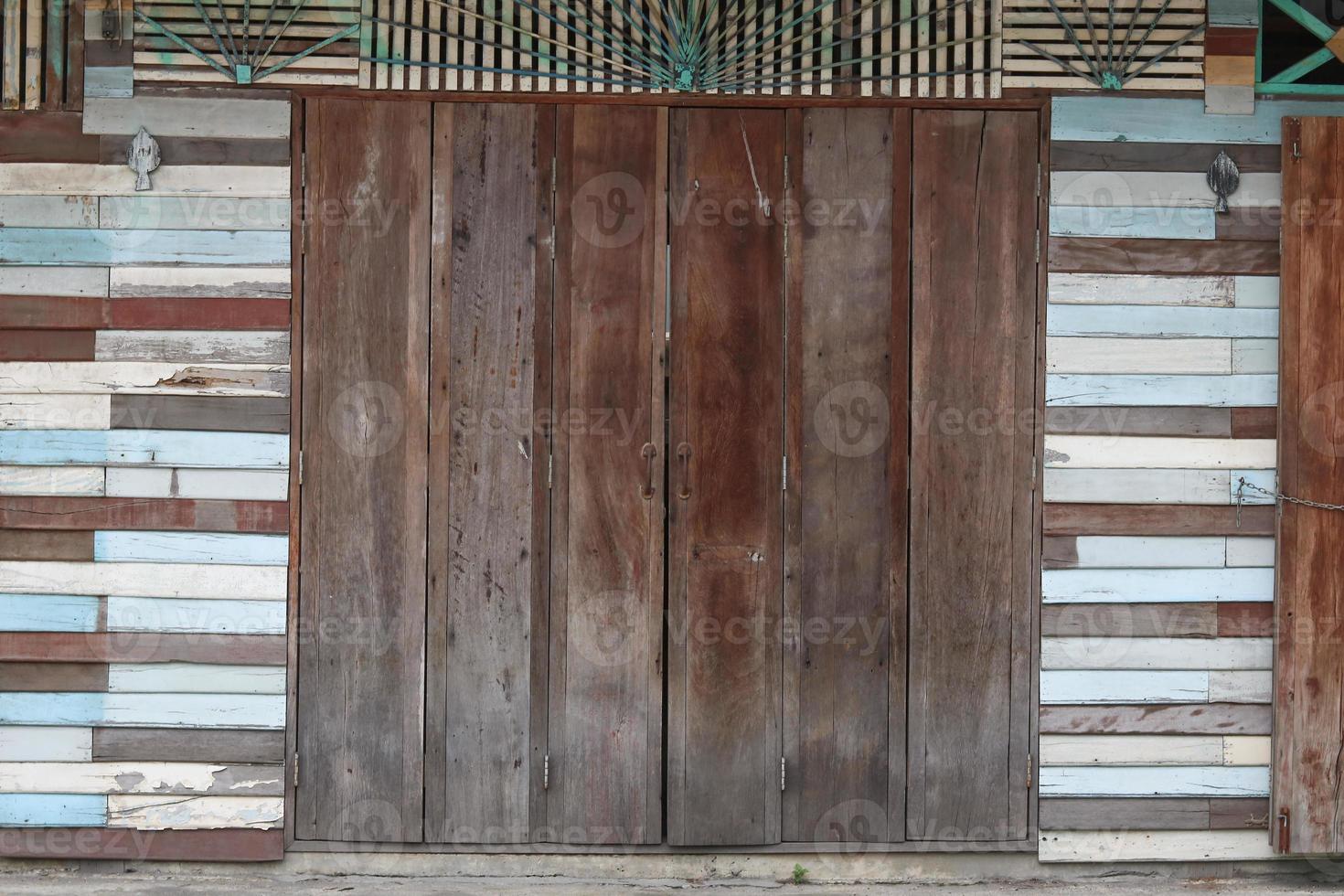 teruggewonnen houten deur foto