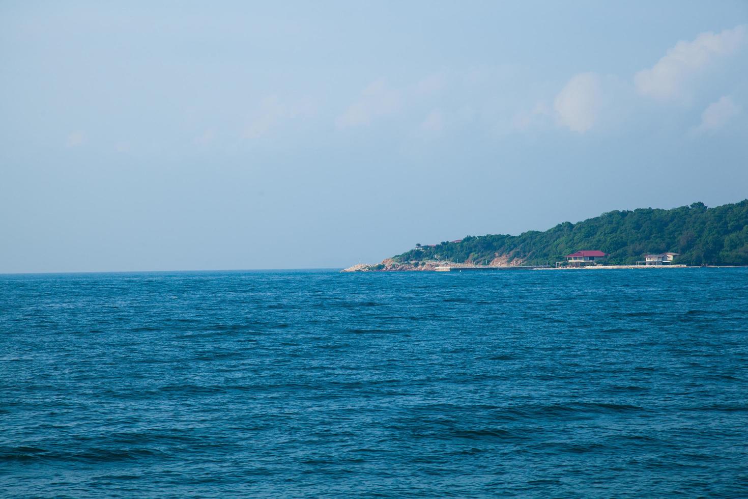 de zee bij koh larn, pattaya, thailand foto