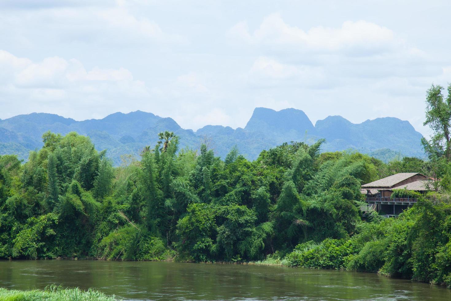 toevlucht bij de rivier in Thailand foto