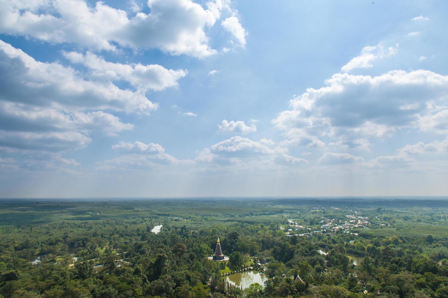 hemel, wolken en bos in Thailand foto