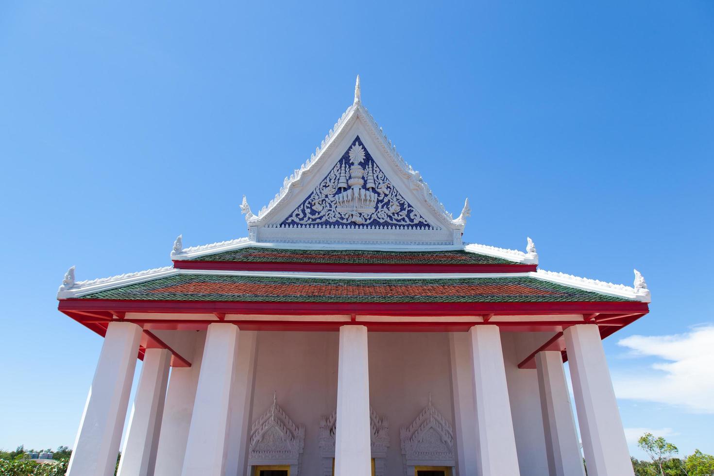 grote witte tempel in Thailand foto