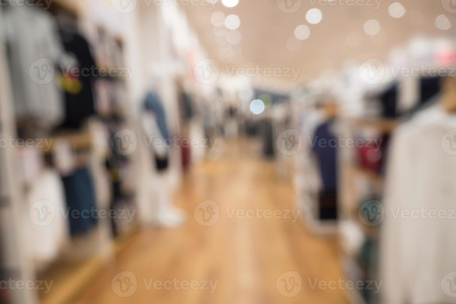 kledingwinkel in winkelcentrum boetiek winkel interieur vervagen intreepupil achtergrond foto