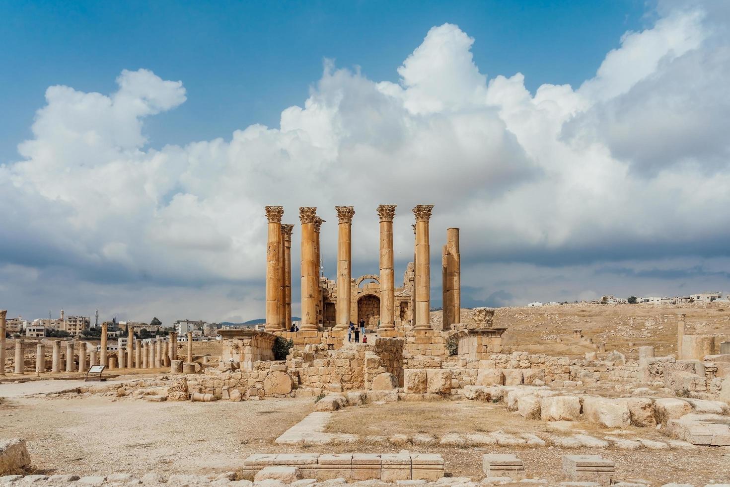 tempel van artemis in gerasa, het huidige jerash, jordanië foto