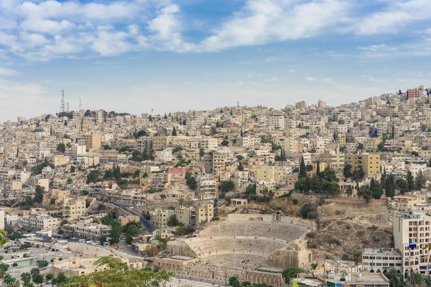 zicht op romeins theater in amman, jordanië foto