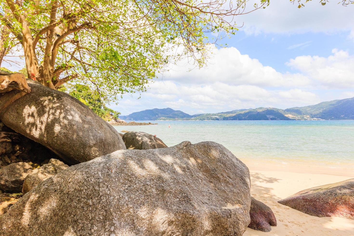 paradijsstrand in phuket, thailand foto