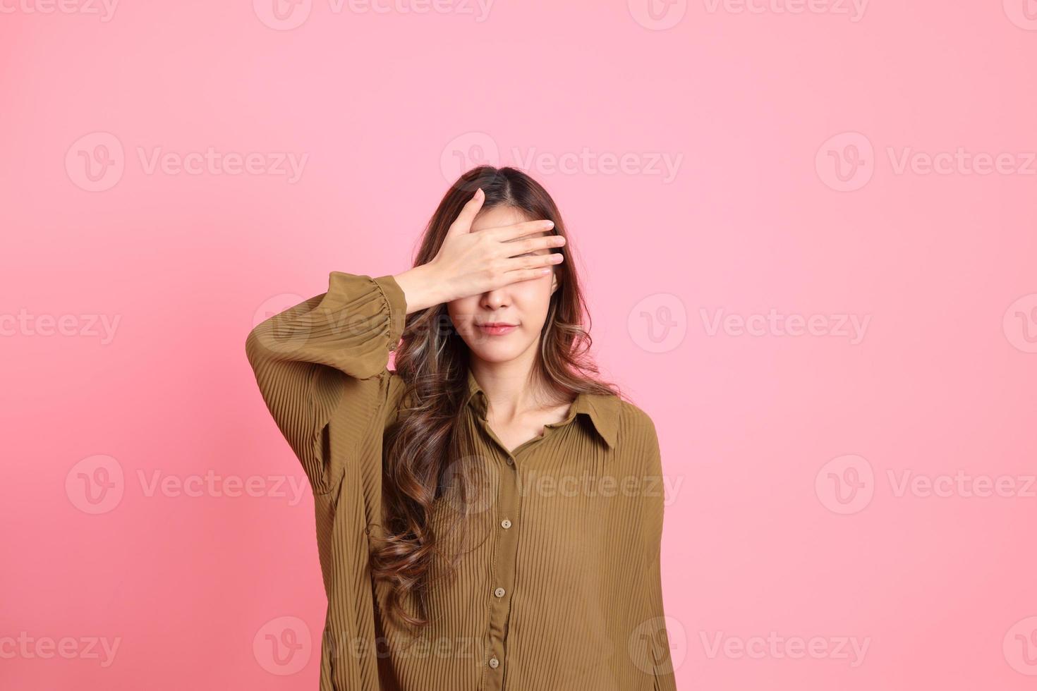 schattige aziatische vrouw foto