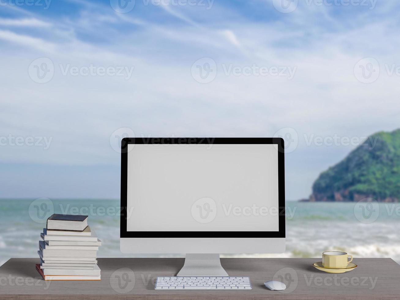 bespotten leeg scherm computerdesktop op tafel met zeegezicht achtergrond, 3D-rendering foto