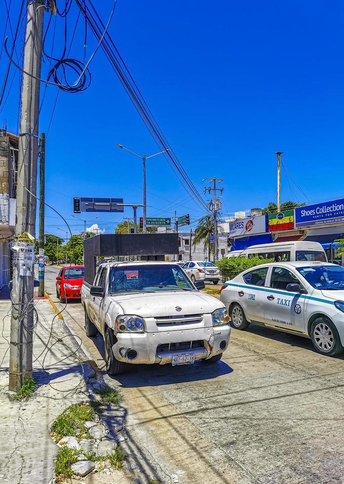 playa del carmen quintana roo mexico 2021 typische straatweg en stadsgezicht van playa del carmen mexico. foto