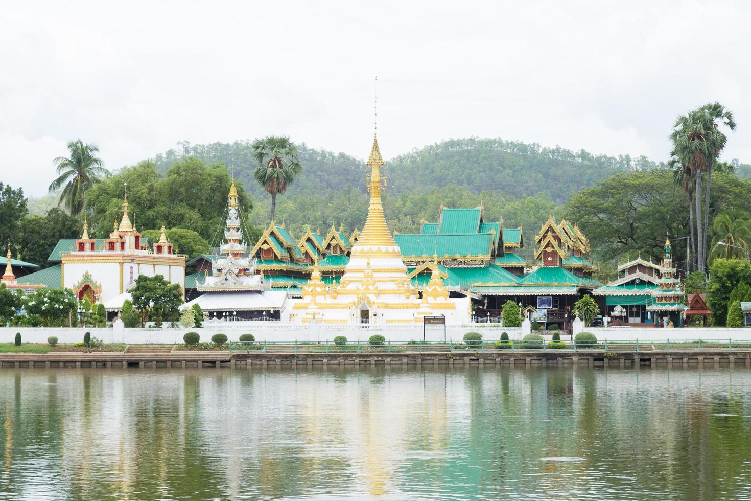 wat phra that doi kong mu tempel in thailand foto