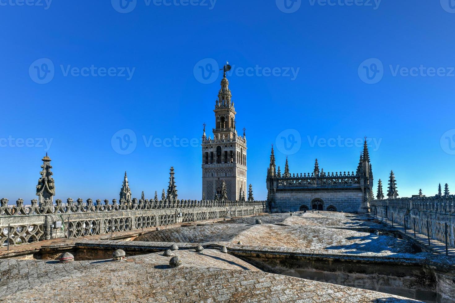 la giralda, klok toren van de Sevilla kathedraal in Spanje. foto