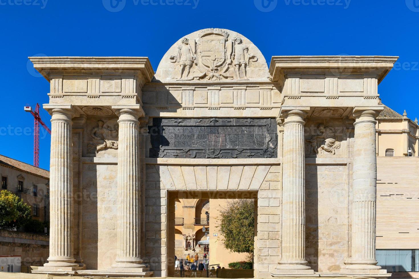 de puerta del puente Spaans, poort van de brug is een Renaissance poort in Cordoba, Andalusië. foto