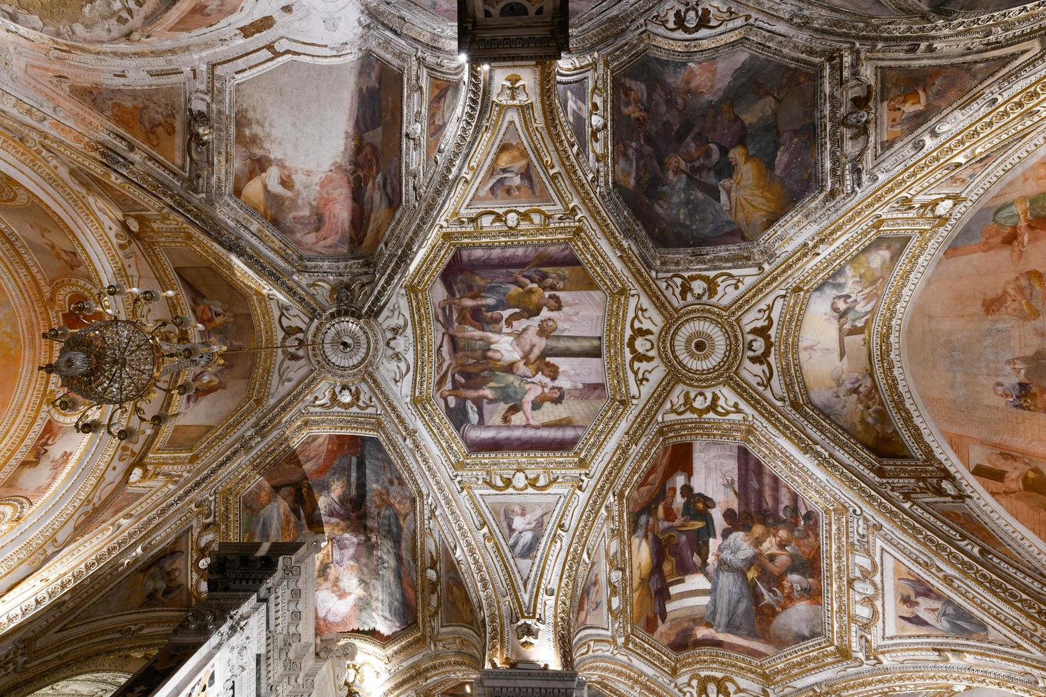 amalfi, Italië - aug 28, 2021, plafond interieur van apostel heilige andrew, Romeins Katholiek kerk. foto