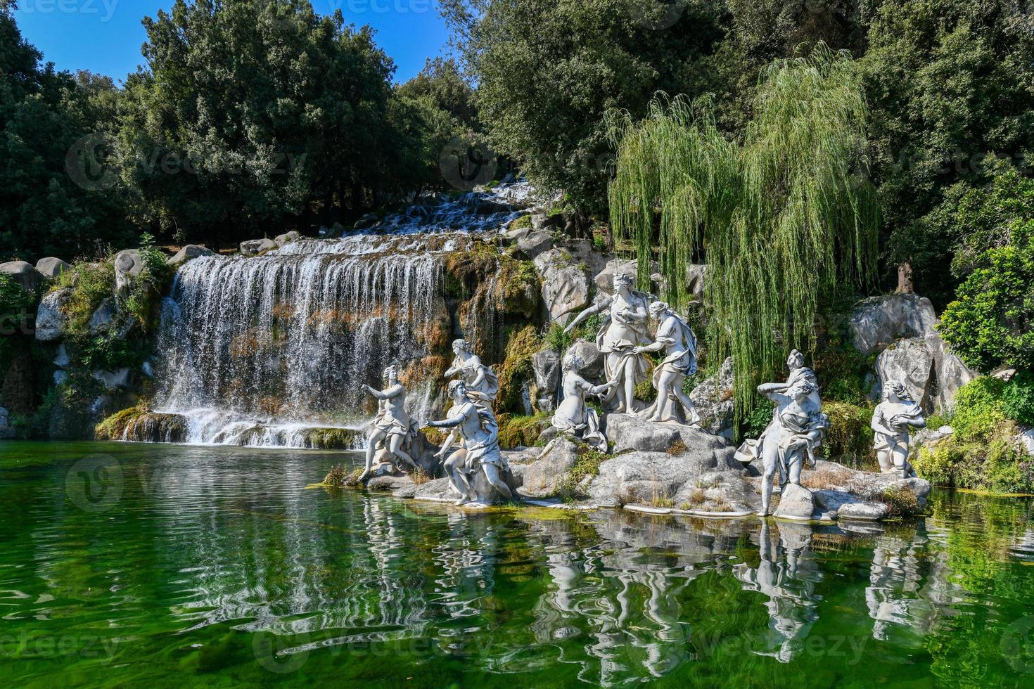 de Koninklijk paleis van caserta Italiaans, reggia di caserta is een voormalig Koninklijk residentie in caserta, zuidelijk Italië, en was toegewezen een UNESCO wereld erfgoed plaats. foto