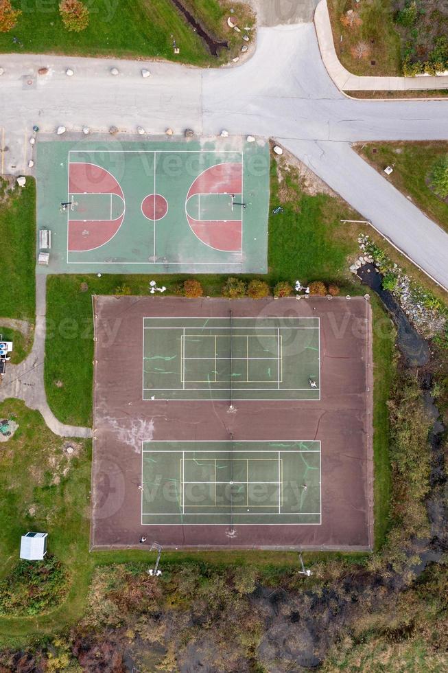 antenne visie van een basketbal en tennis rechtbank in opbergen, Vermont. foto