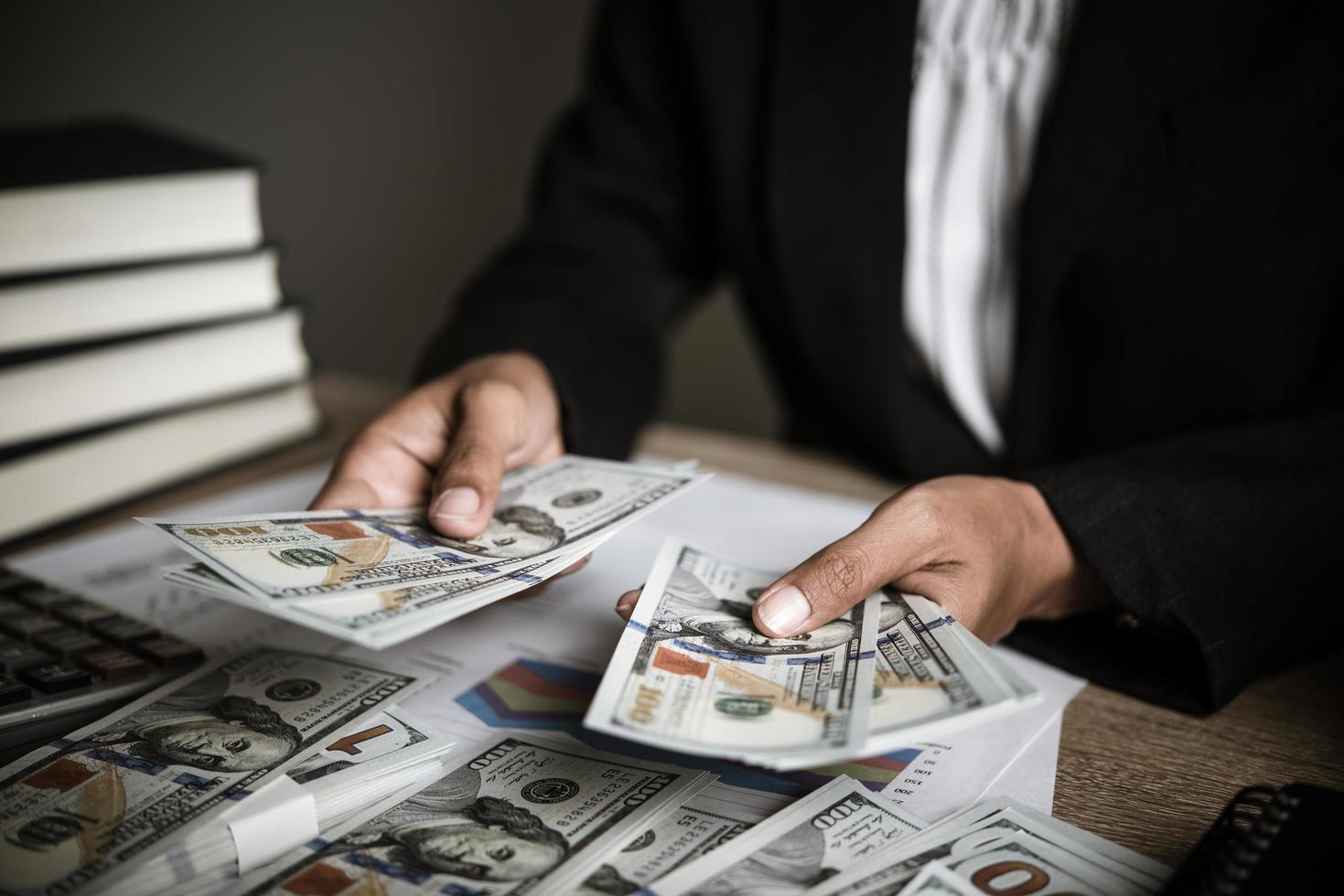 ondernemer berekenen van financiële groei en investeringen foto