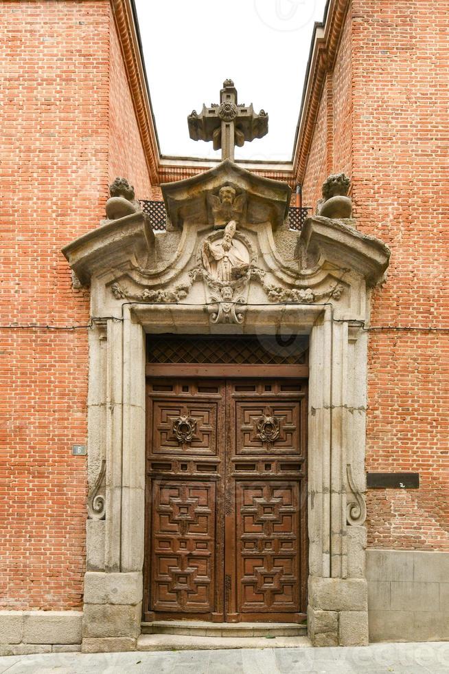 barok facade van de heilige nicholas kerk iglesia de san nicolas in Madrid, Spanje foto