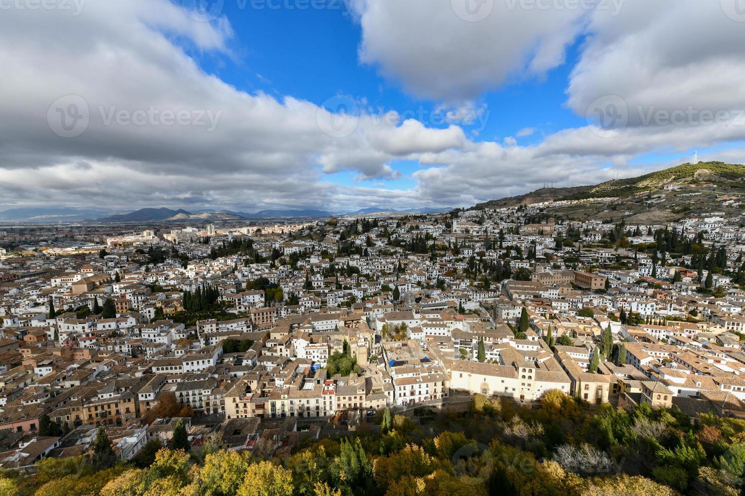 visie van de kaars toren, ook gebeld torre de la vela, een een deel van de alcazaba in de alhambra, granada, Spanje. foto