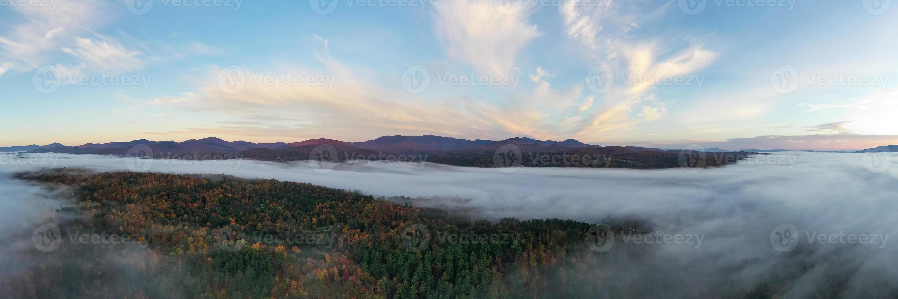 panoramisch visie van top vallen gebladerte in opbergen, Vermont. foto