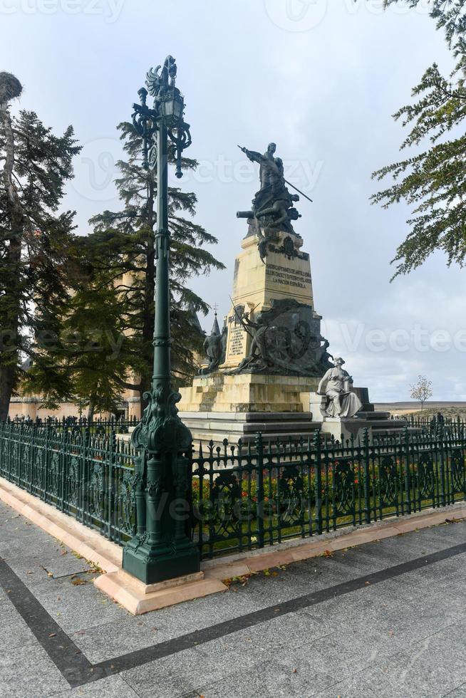 monumento een los heroes del 2 de mayo - segovia, Spanje foto