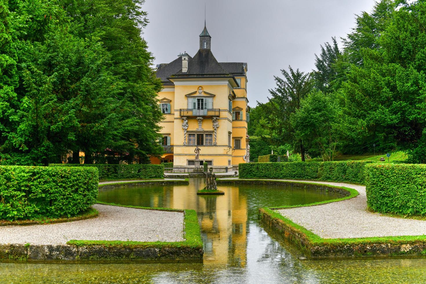 Wenen, Oostenrijk - jul 11, 2021, hellbrunn paleis, een vroeg barok villa van vorstelijk maat, in de buurt morgen, een zuidelijk wijk van de stad van salzburg, Oostenrijk. foto