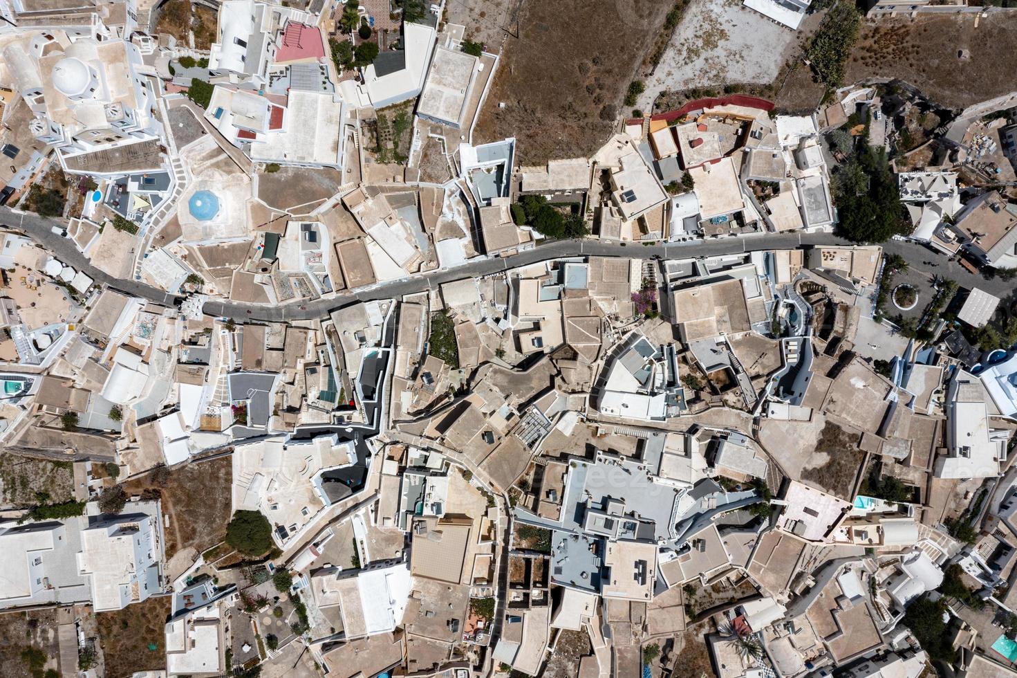 antenne visie van de dorp van megachori in santorini, Griekenland. foto