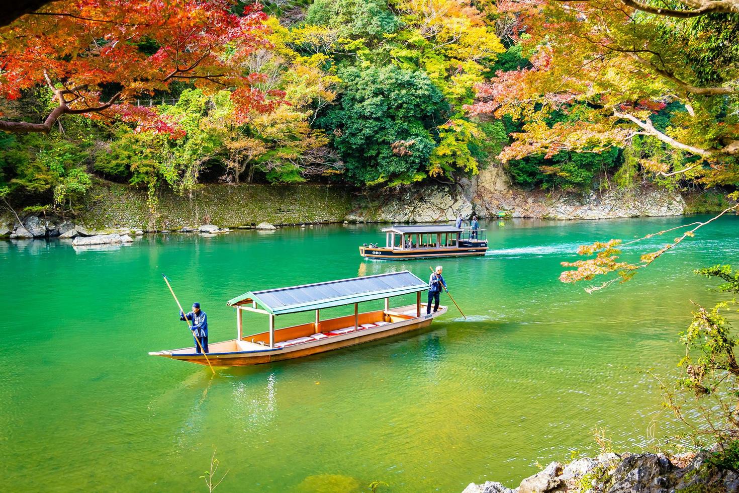 prachtige arashiyama-rivier in kyoto, japan foto