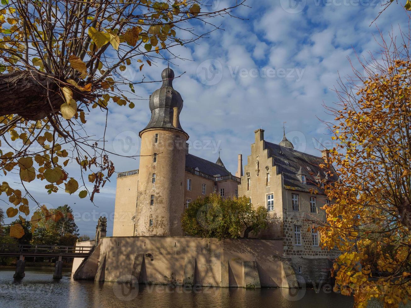 kasteel en dorp van edelsteen in Westfalen foto