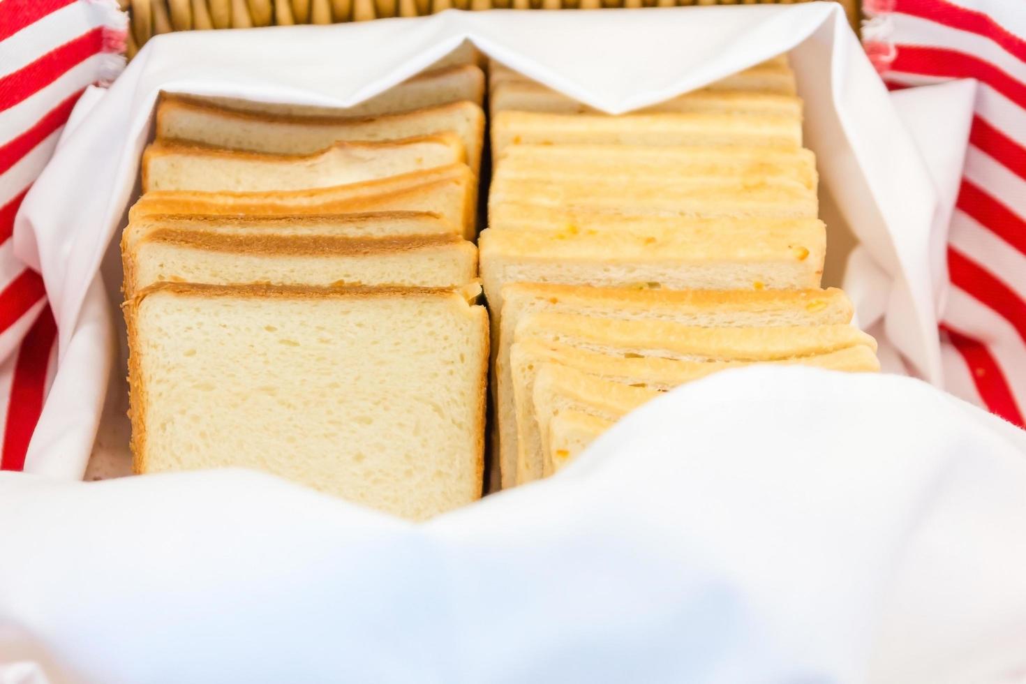 toast brood in een mand foto