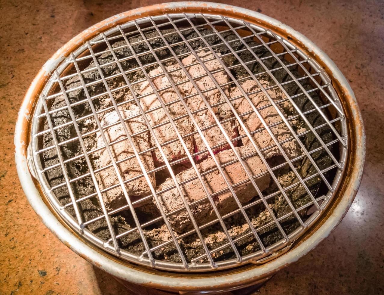 grill yakiniku, hete houtskool gegrild, gegrilde barbecue foto