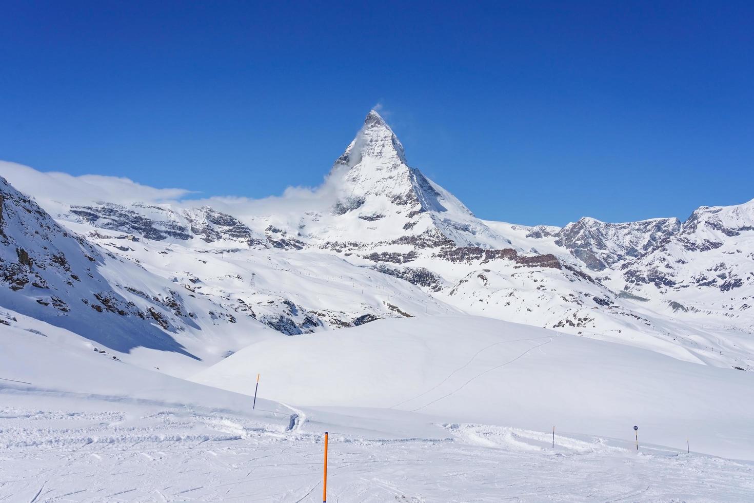 uitzicht op de matterhorn op een heldere zonnige dag, zermatt, zwitserland foto