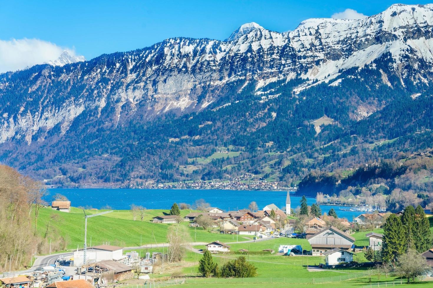 Brienz-stad aan het Brienzermeer door Interlaken, Zwitserland foto