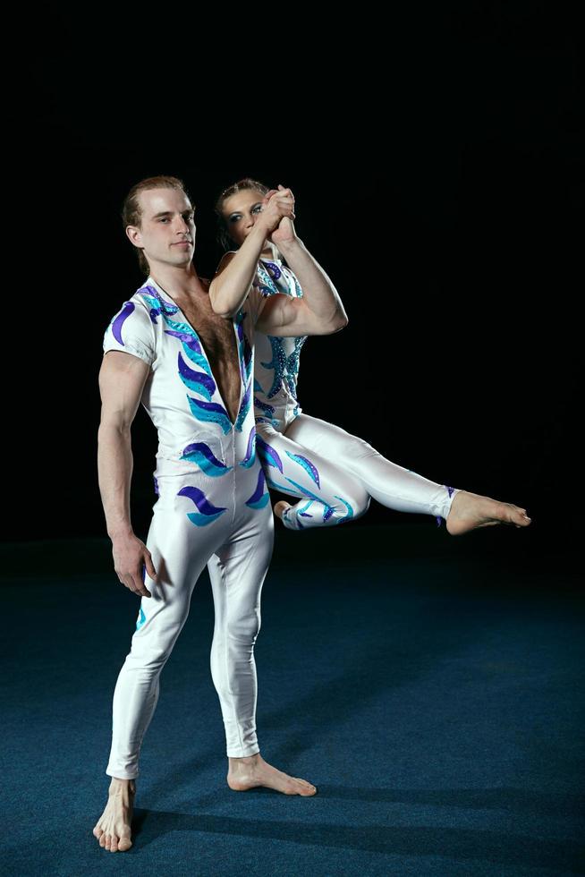 gymnasten werken samen foto