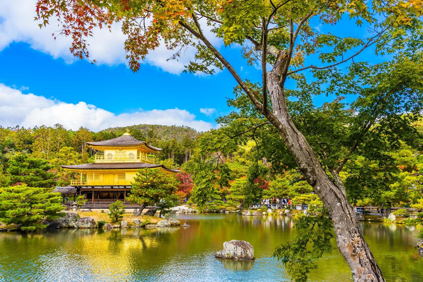 kinkakuji-tempel of het gouden paviljoen in kyoto, japan foto