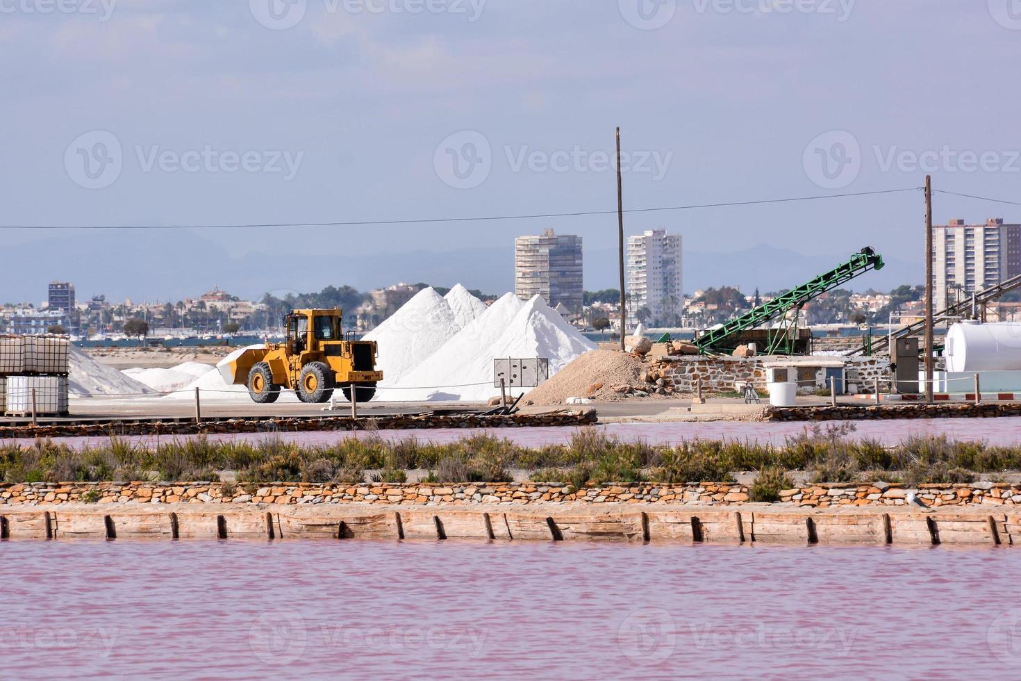 industrieel uitrusting Aan de kust foto