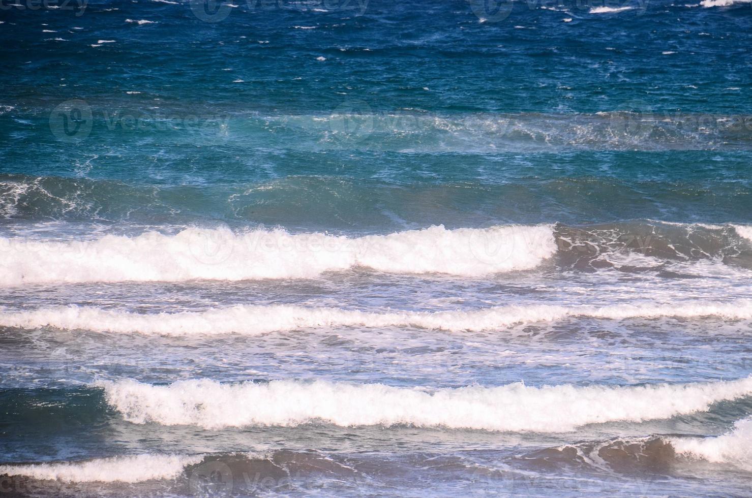 golven in de oceaan foto